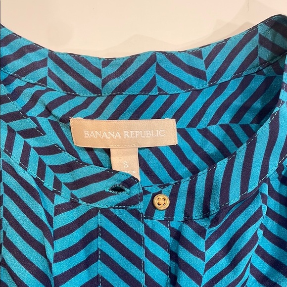 Banana Republic Teal and Navy Chevron Top - Picture 2 of 2